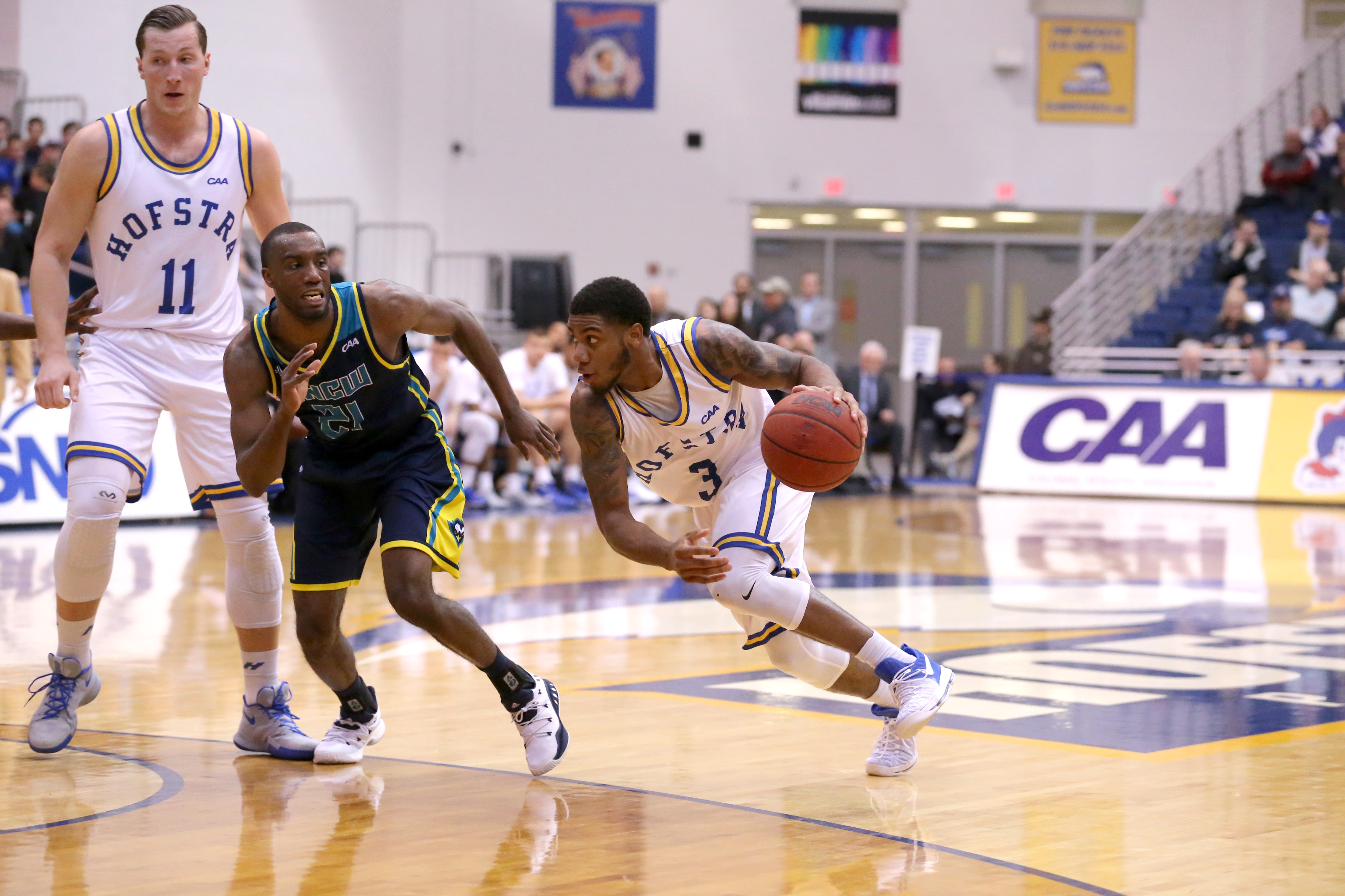 Hofstra MBB defeated UNCW 96-76.